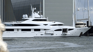 Vlootdag Harlingen - Segelyacht vor der Werft