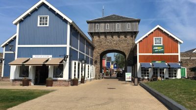 Batavia Stad - Fashion Outlet weiterer Eingang - Schakelvilla Ferienhaus für die ganze Familie am IJsselmeer