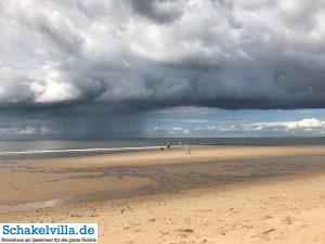 Julianadorp/Den Helder 3 Regenwolken am Strand von Julianadorp - Schakelvilla Ferienhaus für die ganze Familie