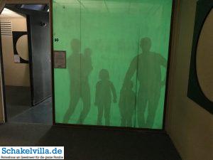 AEOLUS 12 Schattenspiele im AEOLUS Technilogiepyramide Outdoorspielplatz und Indoorspielplatz in Sexbierum - Schakelvilla Ferienhaus für die ganze Familie in Makkum am IJsselmeer