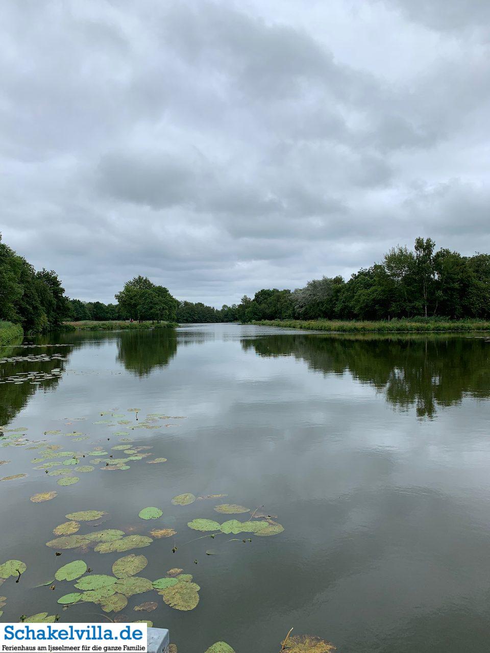 Earnewald 1 Earnewald - Der Park lädt ein zum Wandern, Radeln und Boot fahren - 40 Minuten von unserem Ferienhaus Schakelvilla in Makkum am IJsselmeer entfernt