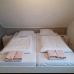 Koffer rein und wohlfühlen 9 bezogene Betten mit Handtuchpaket - Schakelvilla Ferienhaus mit Sauna am IJsselmeer
