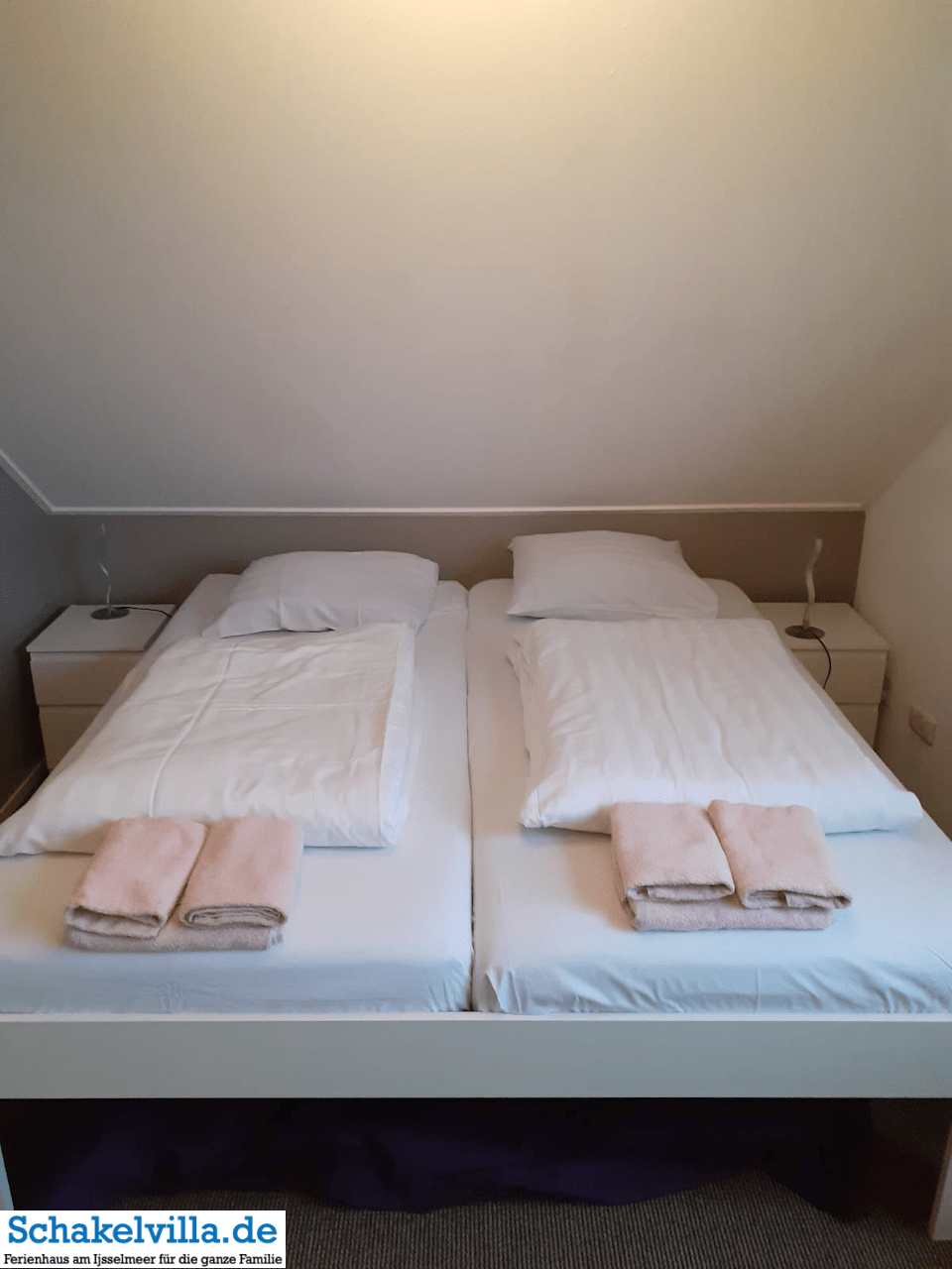Kurzurlaub Christi Himmelfahrt 2022 4 bezogene Betten mit Handtuchpaket - Schakelvilla Ferienhaus mit Sauna am IJsselmeer