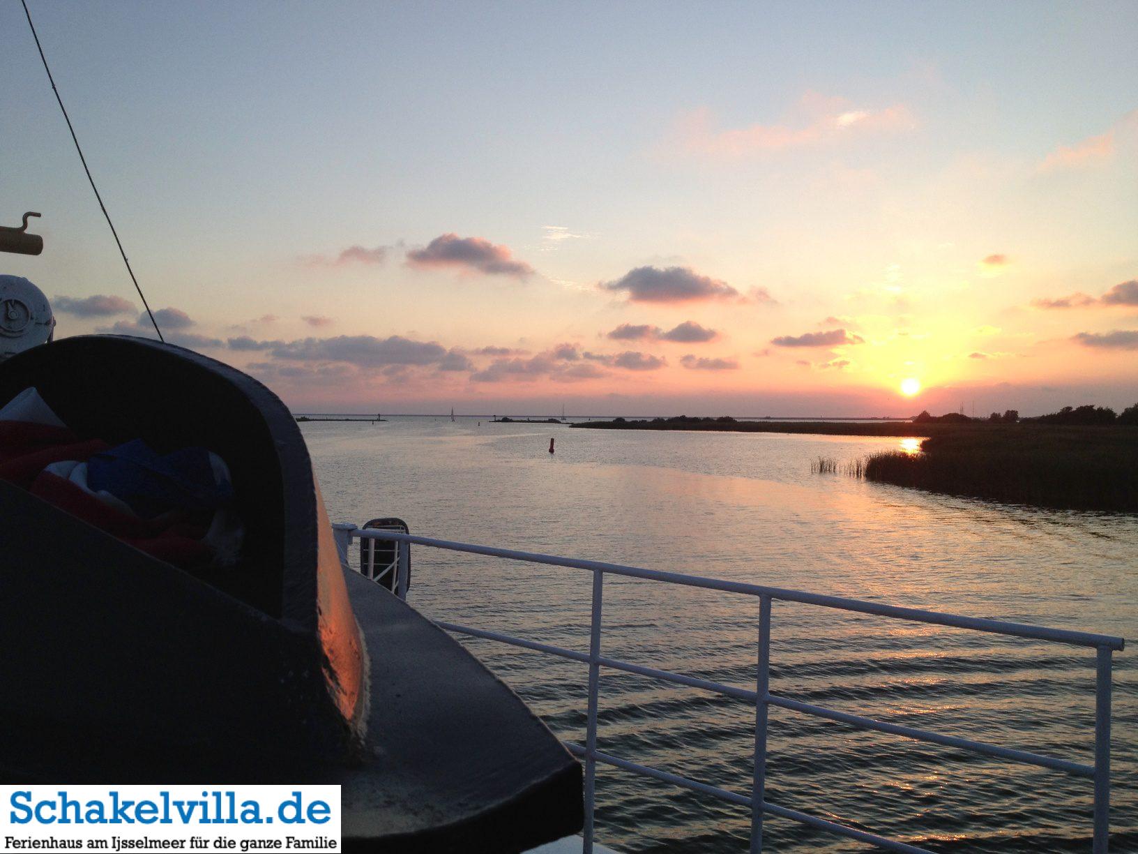 Robbenfahrt mit der Seestern - Schakelvilla Ferienhaus mit Sauna am IJsselmeer - Sonnenuntergang nach der Robbenfahrt