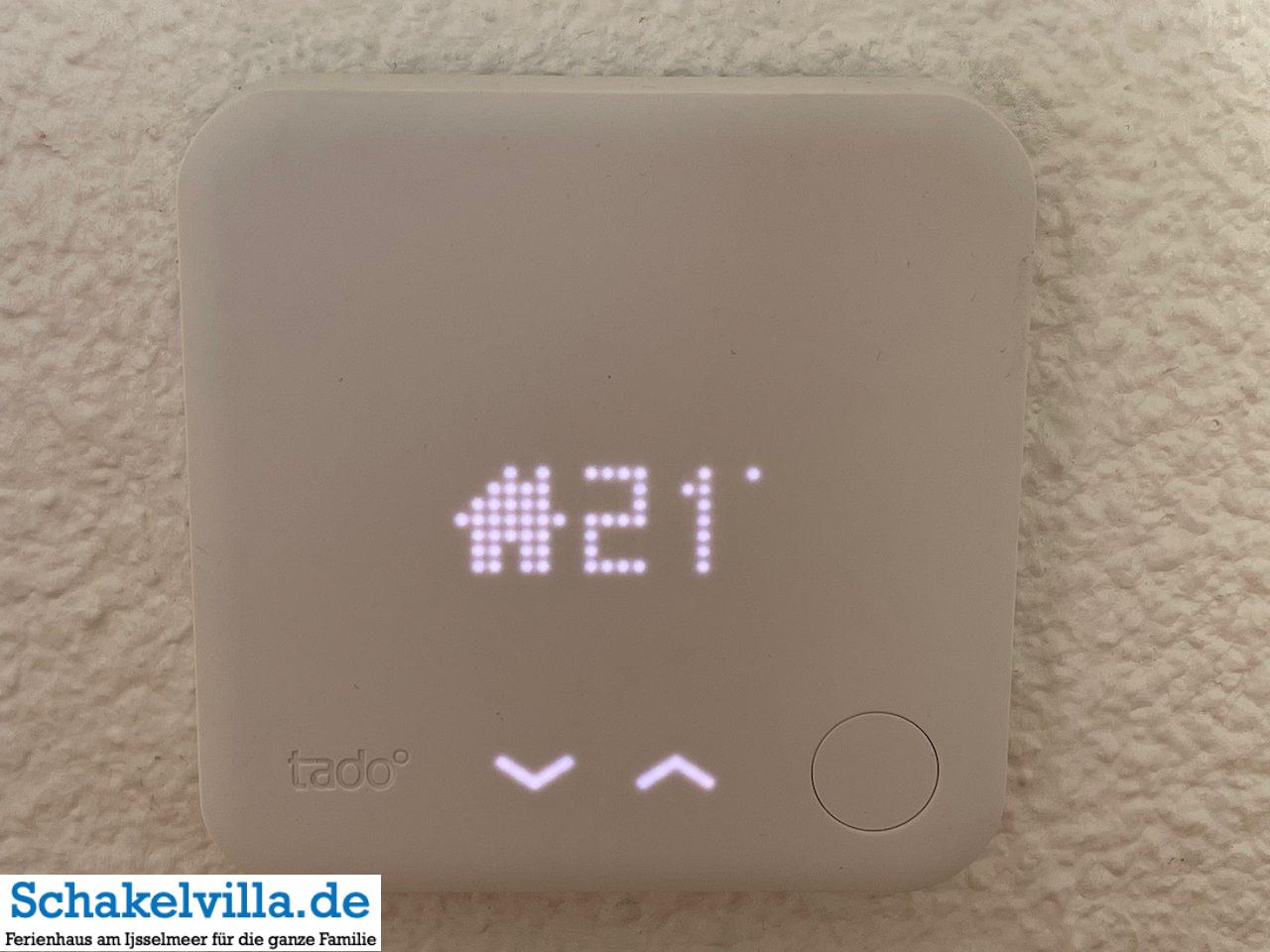Temperatur im Wohnzimmer einstellen - tado smartes Thermostat - neu in der Schakelvilla Ferienhaus mit Sauna in Makkum am IJsselmeer
