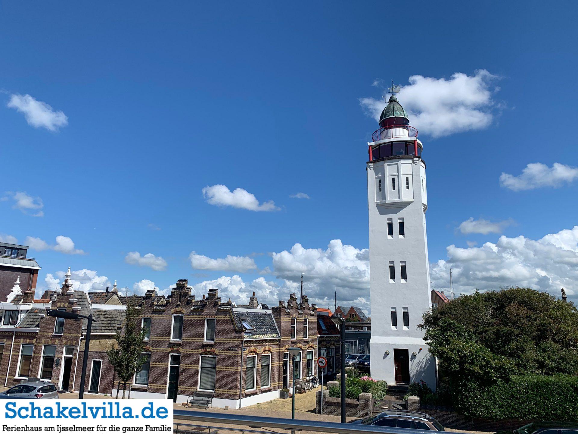 weißer Leuchtturm Harlingen - Schakelvilla Ferienhaus mit Sauna in Makkum am IJsselmeer