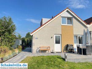 Ferienhaus außen 26 Zugang vom Parkplatz zum Haus - Ferienhaus aussen - Schakelvilla mit Sauna in Makkum am IJsselmeer