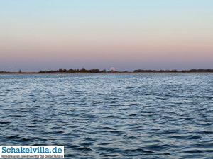 riesiger Vollmond geht auf 56 riesiger Vollmond geht auf - familienfreundliches Ferienhaus mit Sauna und Ruderboot in Makkum am IJsselmeer