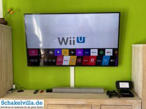 WiiU Spielekonsole 30 65 Zoll Smart TV mit WiiU mit Gamepad und zwei Controllern - Spielkonsole im familienfreundlichen Ferienhaus schakelvilla mit Sauna und Ruderboot am Wasser in Makkum am IJsselmeer