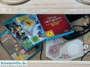 WiiU Spielekonsole 29 WiiU mit Disney Infinity Minecraft und anderen Spielen - Spielkonsole im familienfreundlichen Ferienhaus schakelvilla mit Sauna und Ruderboot am Wasser in Makkum am IJsselmeer