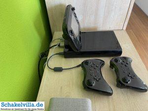 WiiU Spielekonsole 23 WiiU mit Gamepad und zwei Controllern neben der Soundbar - Spielkonsole im familienfreundlichen Ferienhaus schakelvilla mit Sauna und Ruderboot am Wasser in Makkum am IJsselmeer