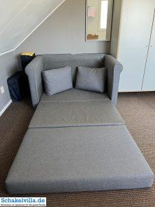 Schlafzimmer zur Wasserseite 28 ausgeklappte Schlafcouch in unserem Ferienhaus Schakelvilla - familienfreundliches Ferienhaus mit Sauna und Ruderboot am IJsselmeer