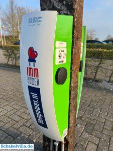6 Immpower Schnellladestationen am Eingang des Ferienparks in Makkum 4 immpower Schnellladestationen am Eingang des Ferienparks in Makkum - Schakelvilla familienfreundliches Ferienhaus mit Sauna in Makkum am IJsselmeer