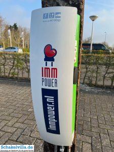 6 Immpower Schnellladestationen am Eingang des Ferienparks in Makkum 5 immpower Schnellladestationen am Eingang des Ferienparks in Makkum - Schakelvilla familienfreundliches Ferienhaus mit Sauna in Makkum am IJsselmeer