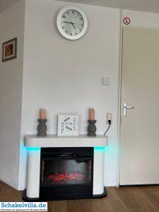 Kamin im Ferienhaus 5 Kamin am Tag - Wohlfühlatmosphäre bei uns im Wohnzimmer des Ferienhauses Schakelvilla gibt nun ein LED-Elektrokamin der Firma Klarstein mit zwei elektrischen Heizstufen