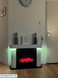 Kamin im Ferienhaus 7 Kamin bei Licht - Wohlfühlatmosphäre bei uns im Wohnzimmer des Ferienhauses Schakelvilla gibt nun ein LED-Elektrokamin der Firma Klarstein mit zwei elektrischen Heizstufen