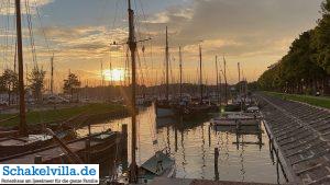 Sonnenuntergang Yachthafen - Hoorn am IJsselmeer in Nordholland - Schakelvilla Ferienhaus am IJsselmeer