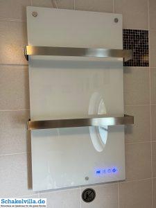 neue unterstützende Infrarotheizung mit Touchbedienpanel im Badezimmer - Neuerungen im Herbst im Ferienhaus Schakelvilla