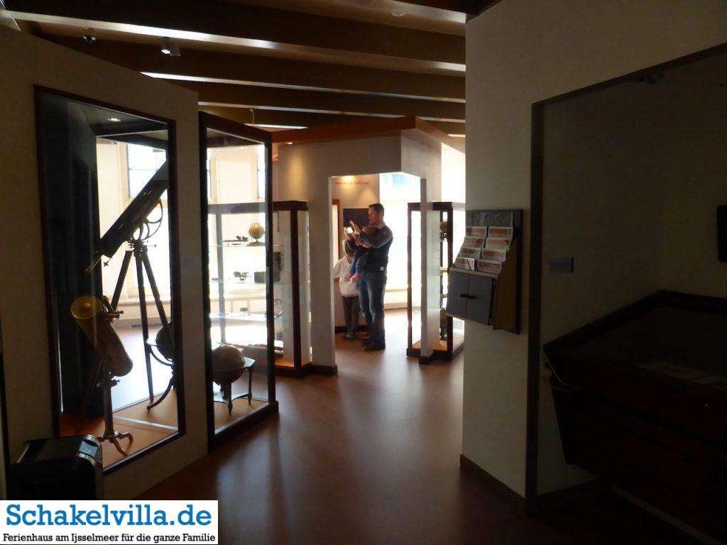 Franeker 37 Ausstellungsraum im Planetarium Franeker - Schakelvilla Ferienhaus mit Sauna und Ruderboot in Makkum am IJsselmeer