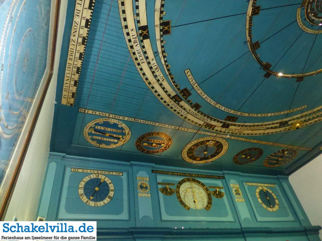 Franeker 26 Deckendarstellung im Planetarium Franeker - Schakelvilla Ferienhaus mit Sauna und Ruderboot in Makkum am IJsselmeer
