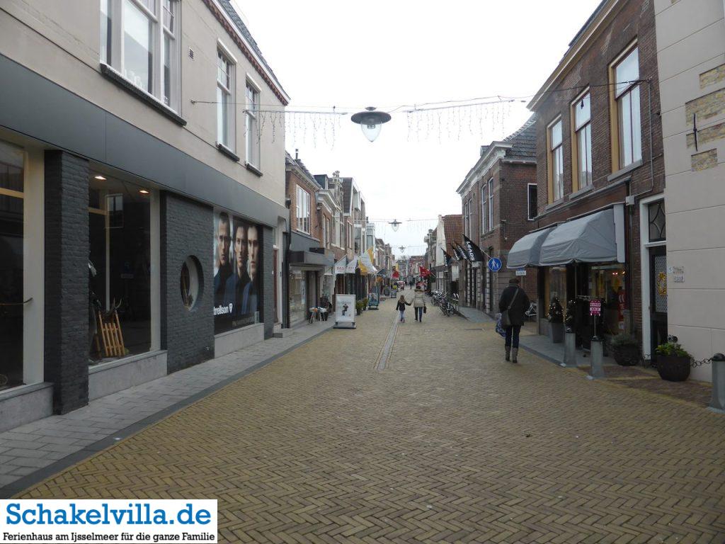 Einkaufsstraße Franeker - Schakelvilla Ferienhaus mit Sauna und Ruderboot in Makkum am IJsselmeer