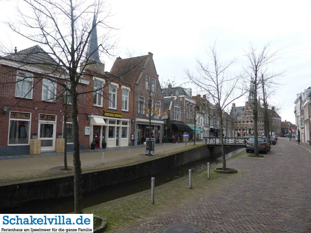 Gracht in Franeker - Schakelvilla Ferienhaus mit Sauna und Ruderboot in Makkum am IJsselmeer