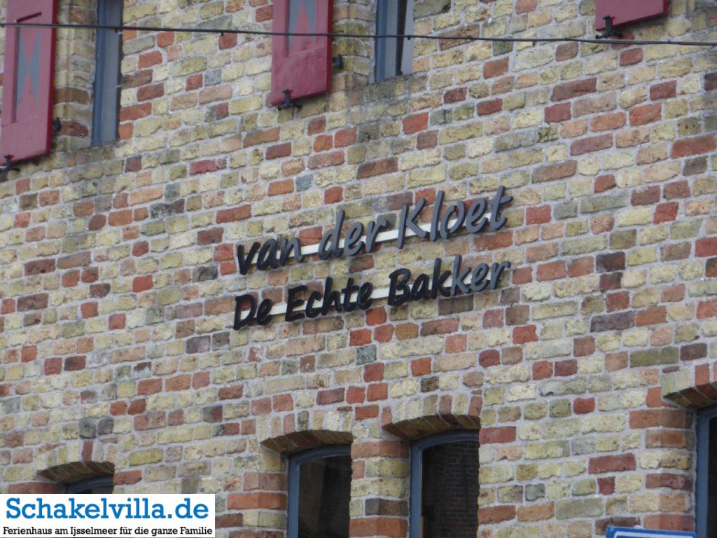 Franeker 9 Hausbeschriftung van der Kloet Bakker Franeker - Schakelvilla Ferienhaus mit Sauna und Ruderboot in Makkum am IJsselmeer