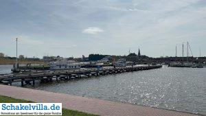 Woudsend 24 Marina - Woudsend - Schakelvilla - Ferienhaus mit Sauna Kamin und Ruderboot am IJsselmeer in Makkum