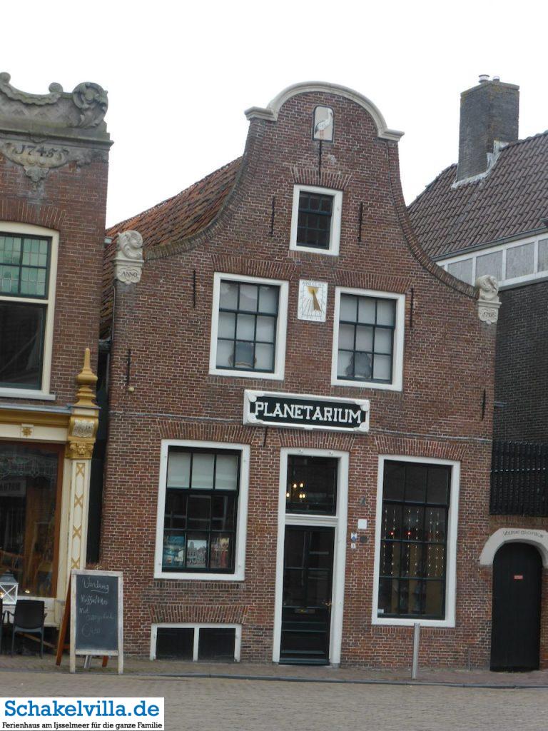 Franeker 31 Planetarium an der Straße in Franeker - Schakelvilla Ferienhaus mit Sauna und Ruderboot in Makkum am IJsselmeer