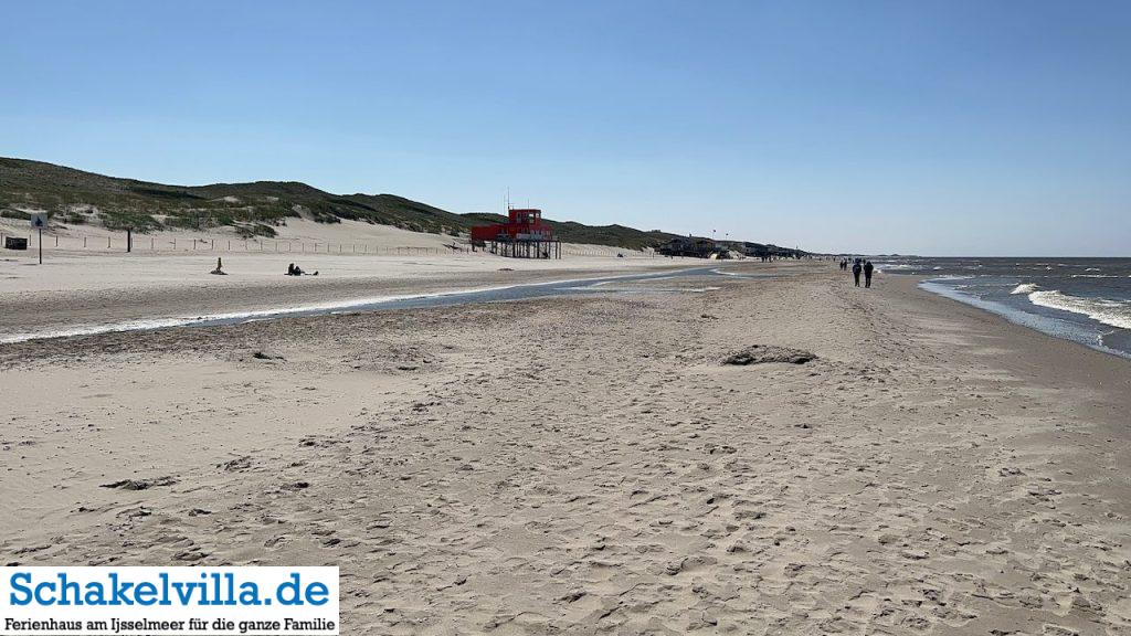 Callantsoog - Nordholland 20 Strand in Richtung Süden - Callantsoog - Ausflugstipp Ferienhaus Schakelvilla mit Ruderboot und Sauna in Makkum am IJsselmeer