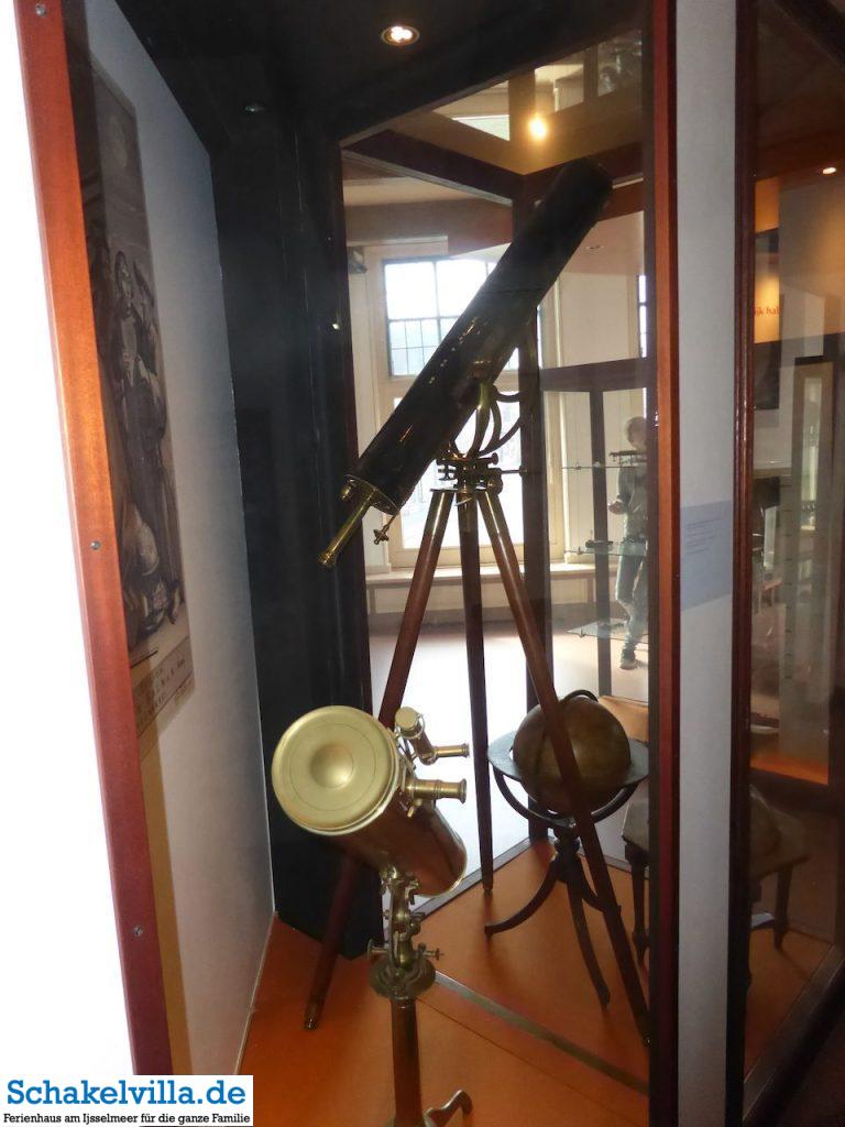 Franeker 35 Teleskop im Planetarium Franeker - Schakelvilla Ferienhaus mit Sauna und Ruderboot in Makkum am IJsselmeer