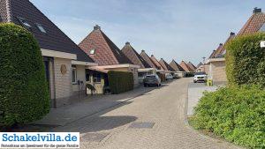 Wohnsiedlung - Woudsend - Schakelvilla - Ferienhaus mit Sauna Kamin und Ruderboot am IJsselmeer in Makkum