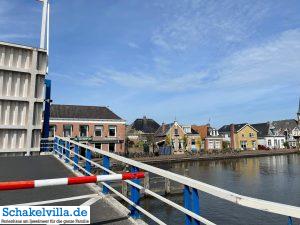 Woudsend 45 Zugbrücke oben - Woudsend - Schakelvilla - Ferienhaus mit Sauna Kamin und Ruderboot am IJsselmeer in Makkum