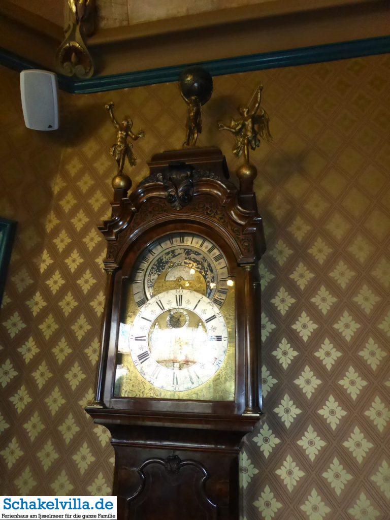 Franeker 33 alte Uhr im Planetarium Franeker - Schakelvilla Ferienhaus mit Sauna und Ruderboot in Makkum am IJsselmeer