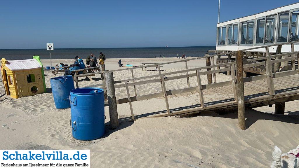 Callantsoog - Nordholland 8 am Strandpavillon - Callantsoog - Ausflugstipp Ferienhaus Schakelvilla mit Ruderboot und Sauna in Makkum am IJsselmeer