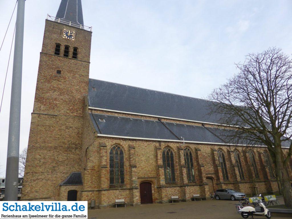 große Kirche Franeker - Schakelvilla Ferienhaus mit Sauna und Ruderboot in Makkum am IJsselmeer