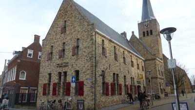 Franeker 1 van der Kloet Bakker Straßenansicht Franeker - Schakelvilla Ferienhaus mit Sauna und Ruderboot in Makkum am IJsselmeer