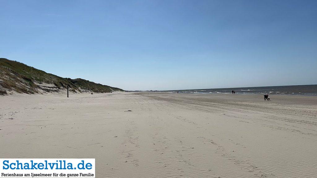 Callantsoog - Nordholland 21 weiter Strand - Callantsoog - Ausflugstipp Ferienhaus Schakelvilla mit Ruderboot und Sauna in Makkum am IJsselmeer
