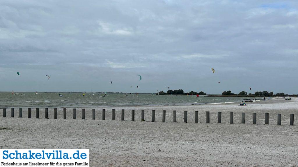 Surfparadies Makkum - Schakelvilla Ferienhaus mit Sauna Kamin und Ruderboot in Makkum am IJsselmeer