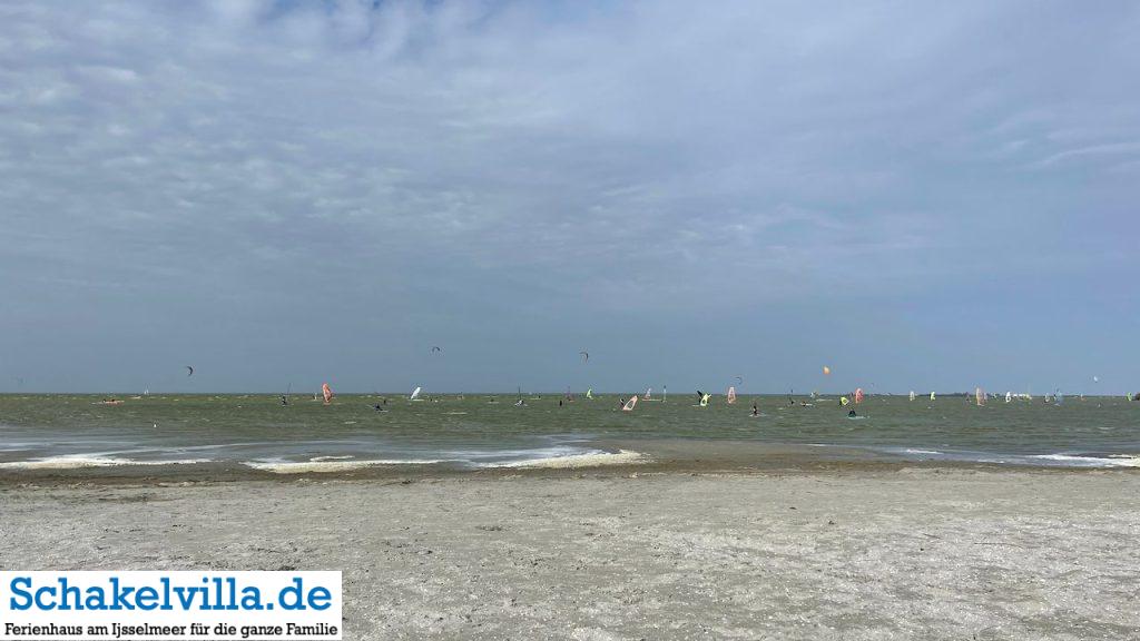 Kite- und Surfparadies in Makkum 7 Surfparadies - Schakelvilla Ferienhaus mit Sauna Kamin und Ruderboot in Makkum am IJsselmeer