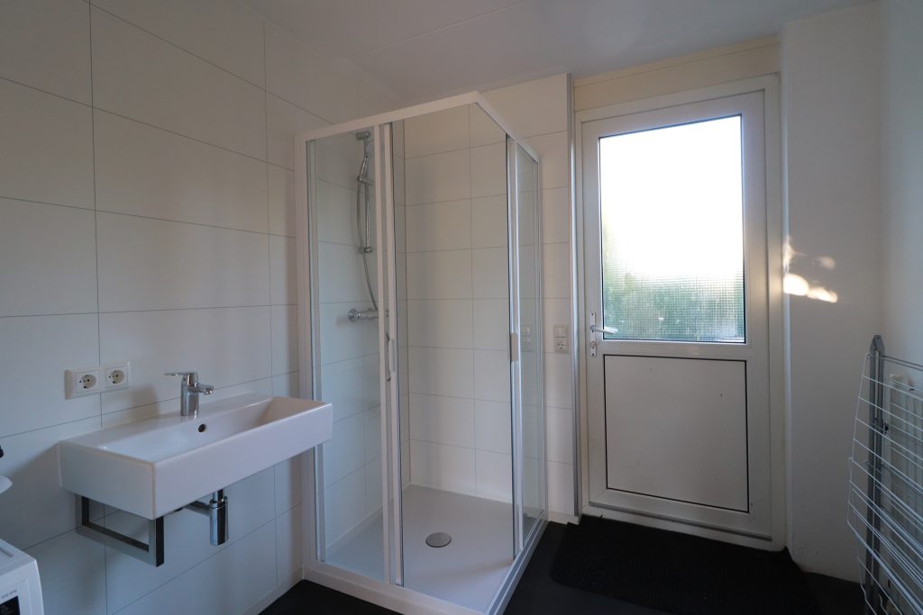 VillaMoments 18 Dusche Erdgeschoss mit Waschmaschine - VillaMoments Makkum am IJsselmeer