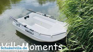 Unser neues Ruderboot, die 2,10 Meter lange Whaly am Ferienhaus Schakelvilla mit Ruderboot und Sauna