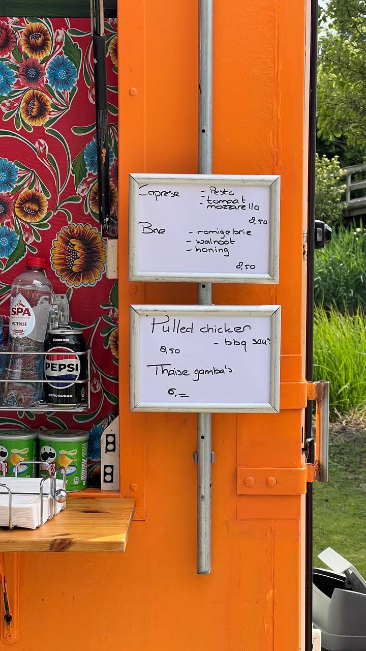 Menütafel Foodtruck WOW Makkum – Nasi Goreng und mehr zur Auswahl