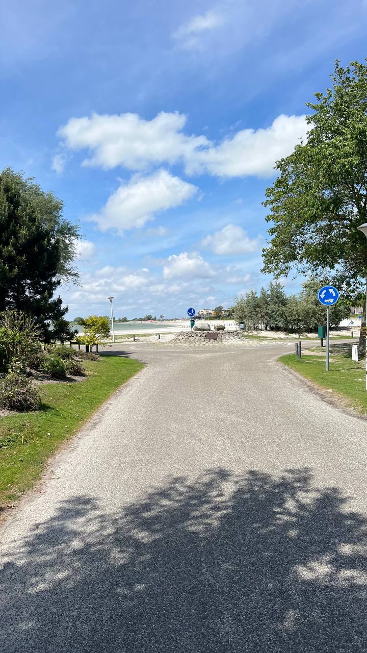 Hunde am Strand Makkum - Schild mit Regelung
