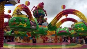 🤖 Kirmes in Sneek – Jahrmarkt zur Sneekweek mit Fahrgeschäften in Friesland