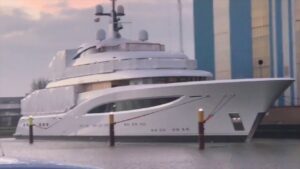 Superyachten Makkum Feadship De Vries Werft - Luxusjacht am IJsselmeer