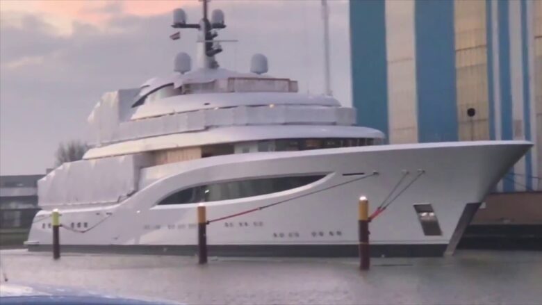 Superyachten Makkum Feadship De Vries Werft - Luxusjacht am IJsselmeer
